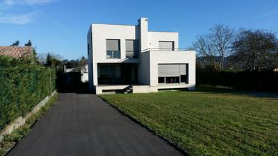 Chalet en Somió con finca independiente