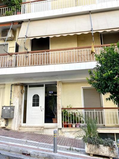 Dafni's home is in 200m to metro Ag Ioanis