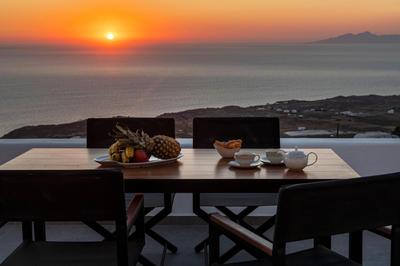 Luxurious Santorini Escape - Villa Imerovigli - Infinity Pool - Breathtaking Aegean Views