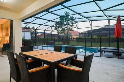 Stylish modern 4bd home with luxury resort