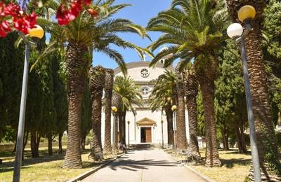 Apartment in a stone building by the Adriatic Sea