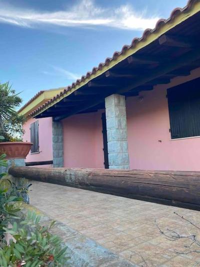 Villetta con giardino a poca distanza dal mare