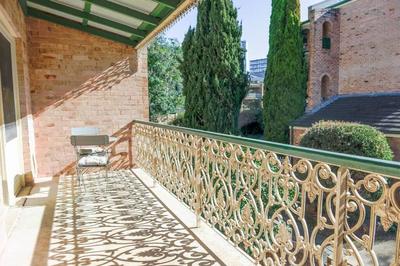 Modern Boutique CBD 2BR 1st Floor Apt