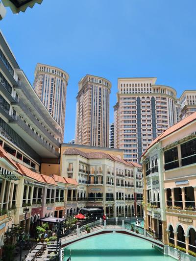 12e Spacious Cozy Suite at The Venice Mall with FREE Parking and Washing Machine