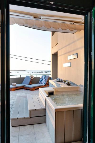 Elia Beach Deluxe Apartment
