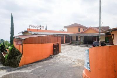 RedDoorz near Candi Sukuh Karanganyar