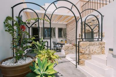 Eurus & Zephyrus Apartments