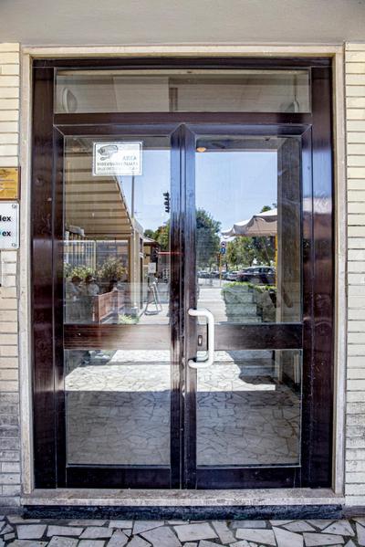 Elegante camera con finiture di lusso appena ristrutturata