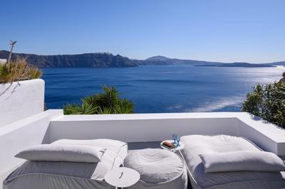 Luxury Retreat in Oia - Lathouri Cave Villa - Private Plunge Pool - Breathtaking Aegean Views