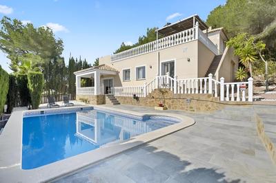 Villa KIP, private pool & jacuzzi surrounded by nature