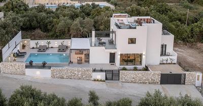 Avrilia Seaside Villa Heated Pool