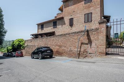 Siena-Porta San Marco Elegant Apt W/Garden&Parking