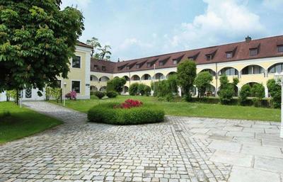 Schloss Kirchham Appartement - & Wellnessanlage