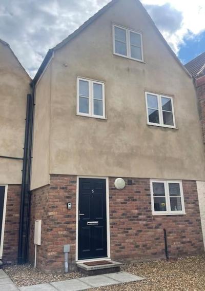 Fern House by Shortstays4u A Beautiful 2bedroom Townhouse with free parking in the town!