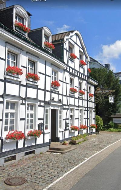 Hotel zur Post Dabringhausen - Quiet Business Hotel near Cologne and Dusseldorf Trade Fairs