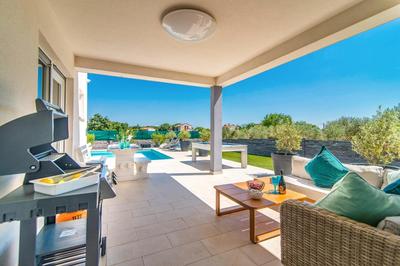 Villa Florentina by Villa Plus