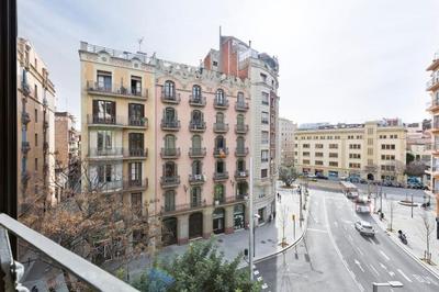 Modern and bright apartment well located in Gracia