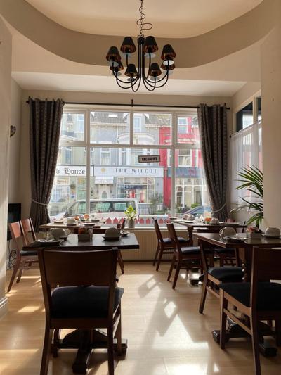 McGraths Hotel & Public Bar