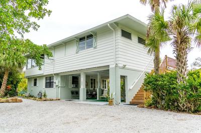 Palm View: Secluded Oasis in Melbourne Village