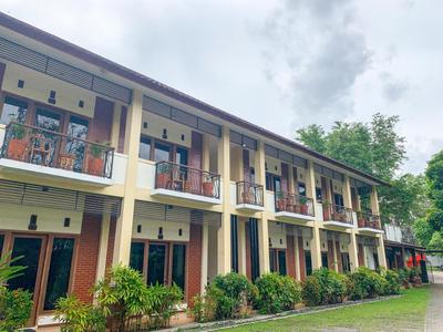 Urbanview Sasono Putro Condoongcatur by RedDoorz