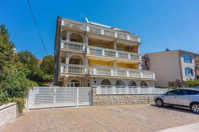 MAX Apartments