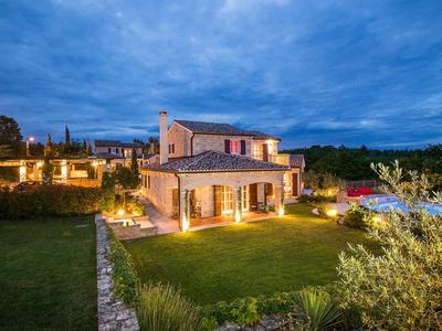 Villa ARtIEN with swimming pool