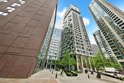 Luxury 1 bed flat, minutes from Canary Wharf and South Quay Station