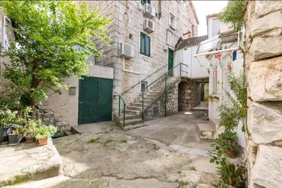 Old town vibes for 2, luxury room with sea view
