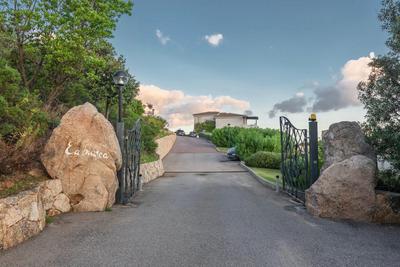 ISA-Residence with swimming-pool just 4 km from Baja Sardinia, apartments with outdoor private space and air conditioning