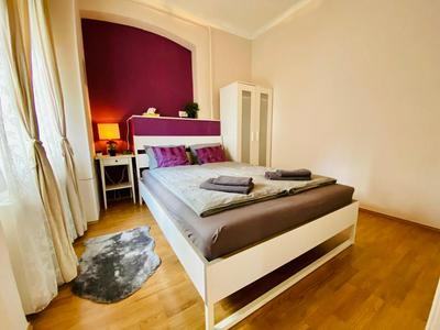 1BR Stylish Apartment with City Views & AC - Purple Skyline