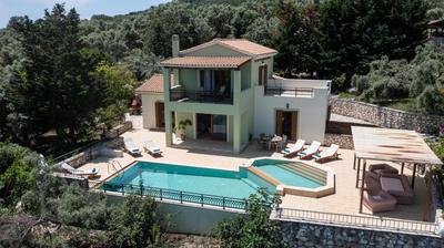 Kyknos by Vintage Travel