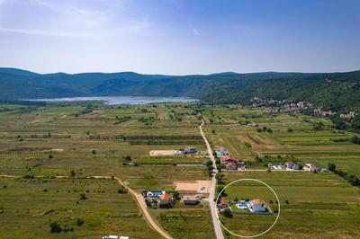 Villa Anja is a 4 bedroom villa with a 32 sqm heated pool near Imotski
