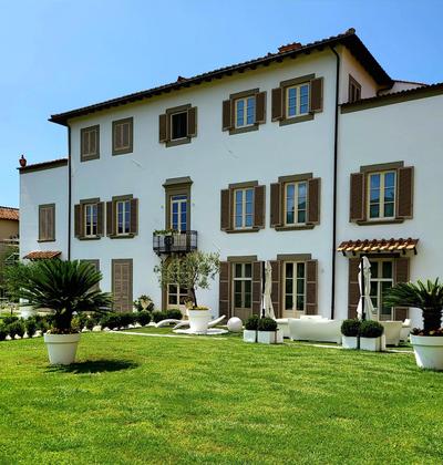 LA VILLA APARTMENTS - Convenient for Sardinia and Corsica - 4-5 beds -Private Parking included with Camera