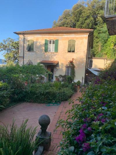 Caligo B&B stanza privata in villa d'epoca con giardino e vista mare