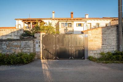 Comfortable stone house apartment 4 persons Poreč, 4km