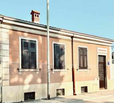 White Imperial Apartment