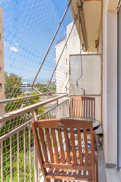 Sea Breeze Suite Next to Flisvos Marina & Beach