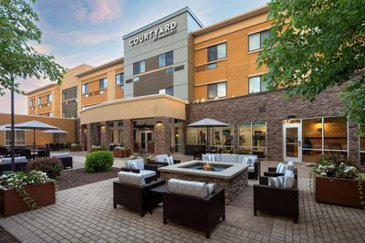Courtyard Mankato Hotel & Event Center