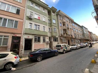 Large apartment with a balcony in central Kadıköy