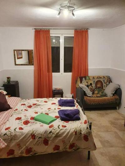 Lovely 1 bedroom attached apartment with kitchen but private
