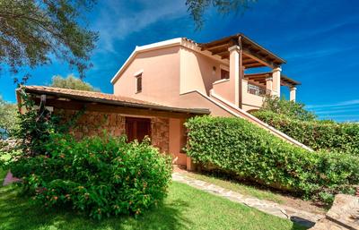 ISA-apartments with air conditioning and private outdoor space in San Teodoro