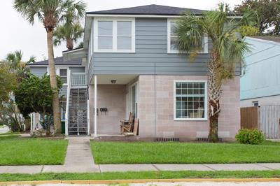 Centrally Located Two Bedroom Unit! Close to Everything!