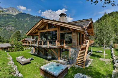 Chalet Black Squirrel