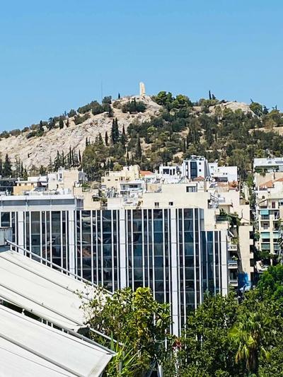 2 BD Top Floor Aprt with Acropolis view