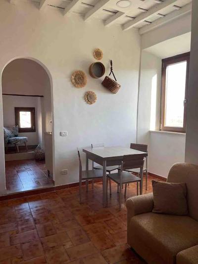 Ai piedi del castello