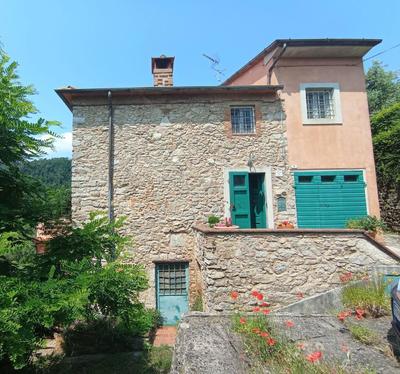 Casa spaziosa in caratteristico paesino di alta collina