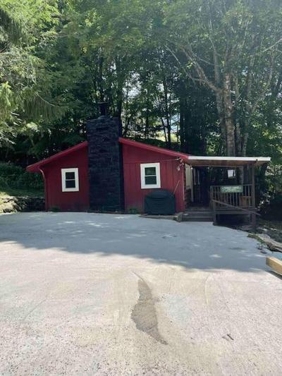 Creekside 3 bedroom 2 bath cabin on private creek