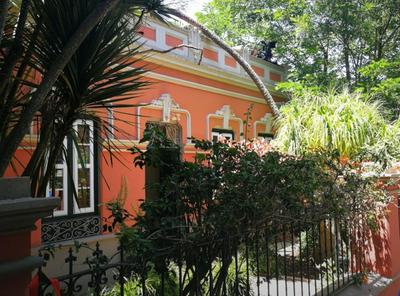 Casa emblematica en entorno de cuento
