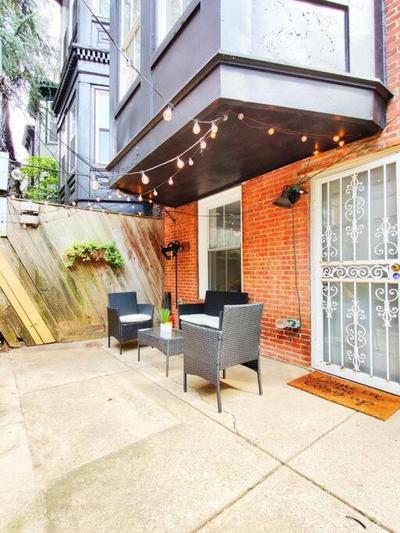 Charming 1BDR In Central Rittenhouse Square With Patio Hosted by StayRafa