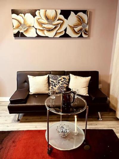 NKN cosy maisonette close to Dartford train station, free parking, food, shopping